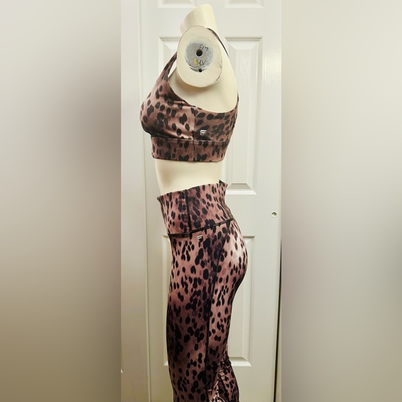 Fabletics leopard print power hold active set - Picture 2 of 4